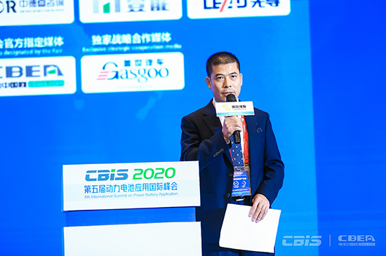 動(dòng)力電池應(yīng)用分會(huì)專家委員會(huì)副主任委員劉斐主持“先進(jìn)材料及新技術(shù)應(yīng)用”主題論壇
