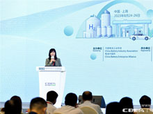 中國(guó)電池工業(yè)協(xié)會(huì)副秘書(shū)長(zhǎng)、氫能與燃料電池分會(huì)執(zhí)行秘書(shū)長(zhǎng)/電池中國(guó)網(wǎng)CEO張雨主持開(kāi)幕式